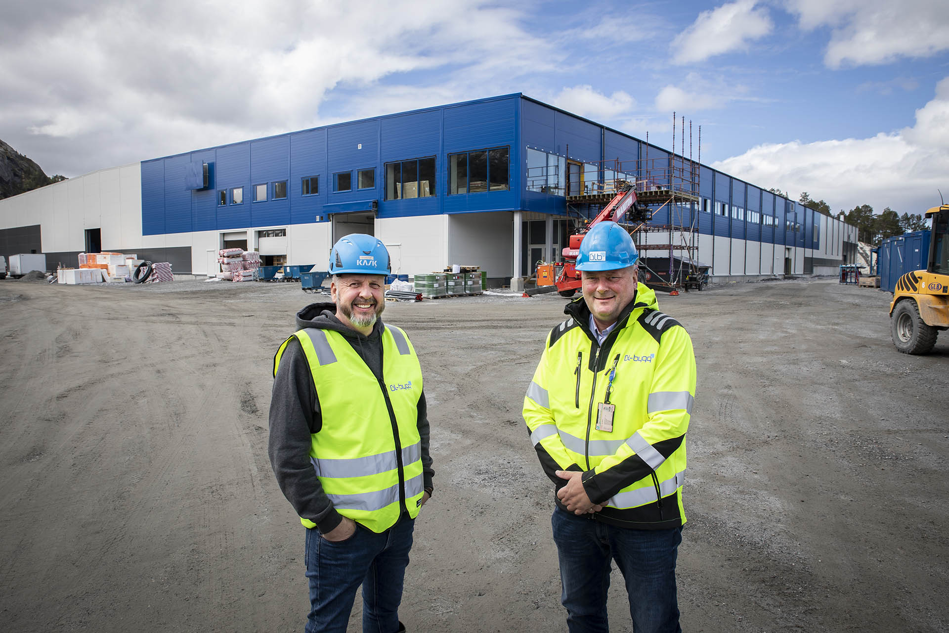 Administrerende direktør i LLENTAB Norge, Thomas Re Johnsen; tv: Daglig leder i GL-Bygg Arne Magne Galguften